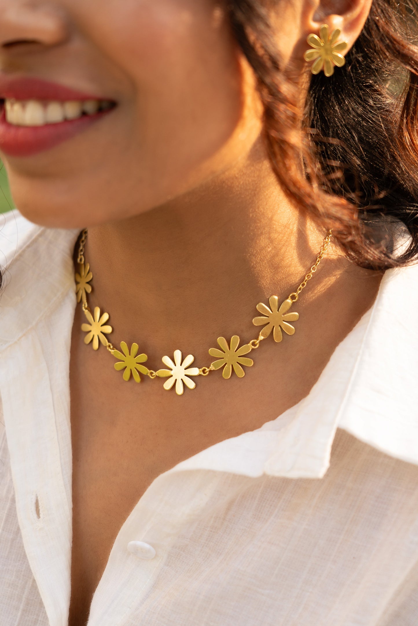 Golden Daisy Necklace and Earrings Set