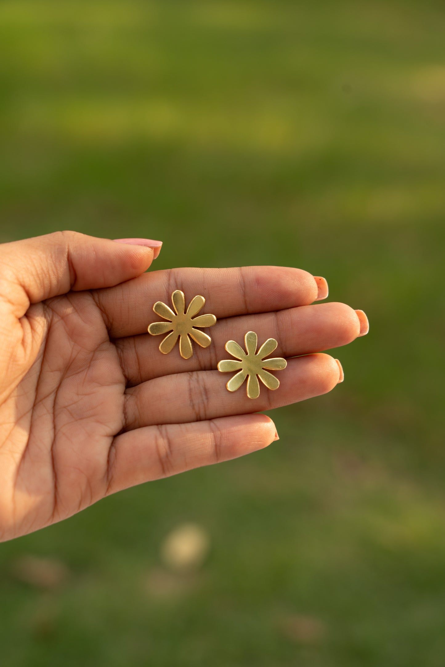 Golden Daisy Necklace and Earrings Set