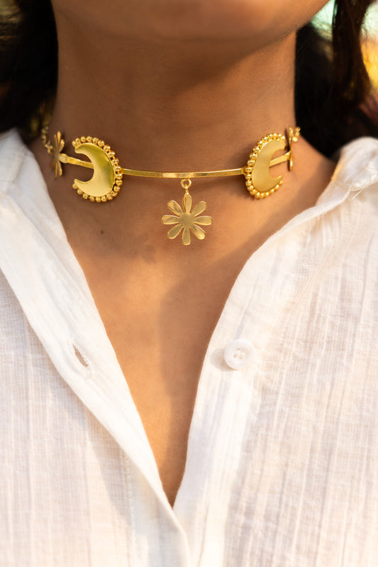 Floral Daisy Pendant Choker